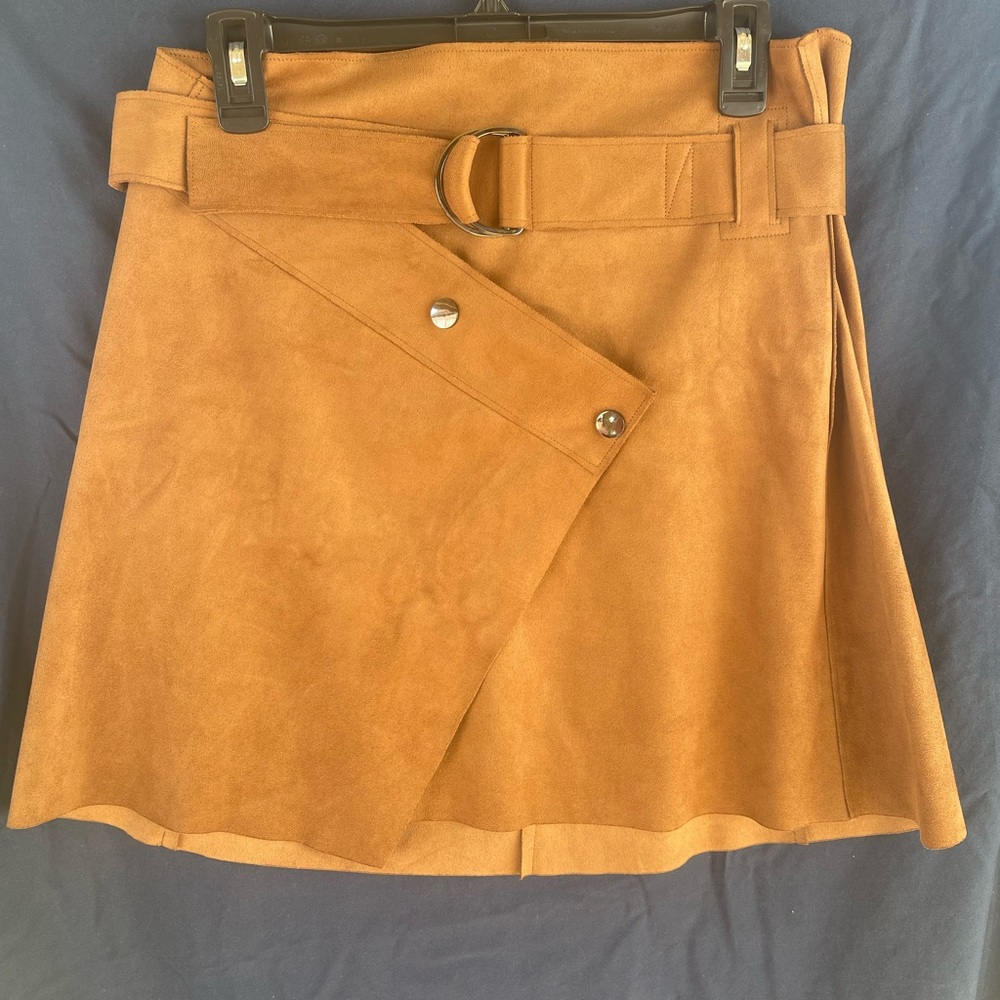 Beautiful and good quality brown suede skirt.